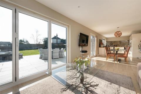 6 Cherry Orchard, Chestfield, Whitstable, CT5 3NQ