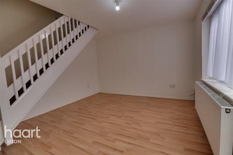 2 bedroom semi-detached house to rent, Westerdale, Luton