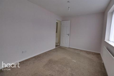 2 bedroom semi-detached house to rent, Westerdale, Luton