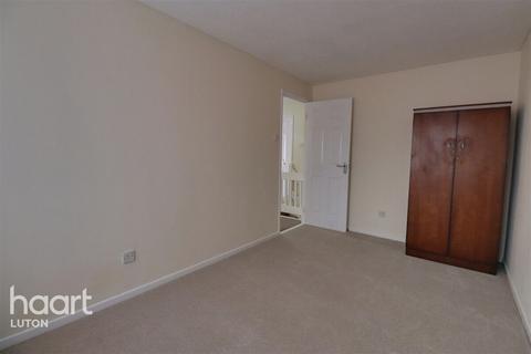 2 bedroom semi-detached house to rent, Westerdale, Luton