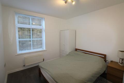 2 bedroom apartment to rent, Jesmond Square, LS28