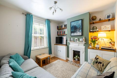 33 Farningham Road, Caterham, CR3 6LL