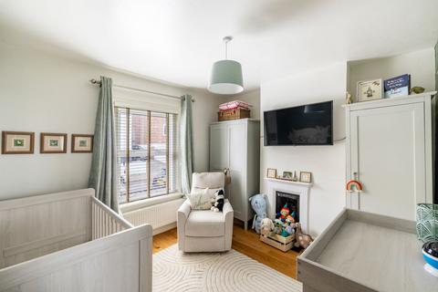 33 Farningham Road, Caterham, CR3 6LL