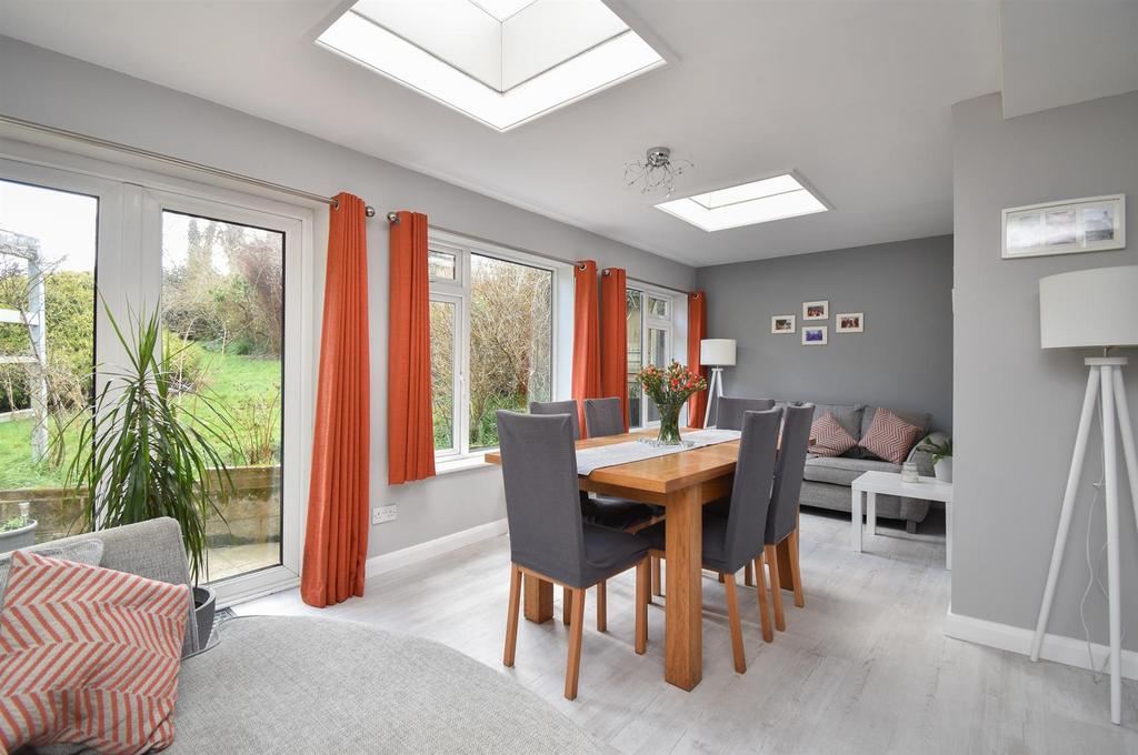 Living &amp; Dining space