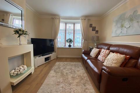 3 bedroom semi-detached house for sale, Keppel Road, Dagenham