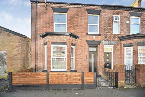 5 bedroom end of terrace house for sale, Church Street, Leigh