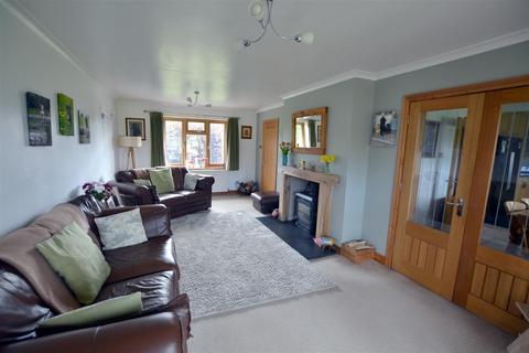 4 bedroom detached house for sale, Leysters