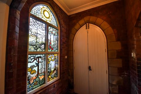 undefined, Cemetery Lodge, Queens Road, M41