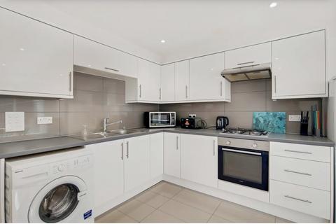 5 bedroom terraced house to rent, Coburg Crescent, London SW2