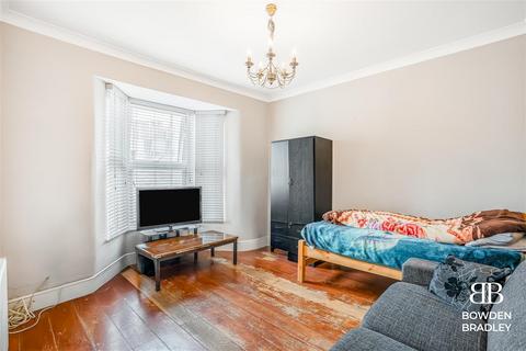 4 bedroom terraced house for sale, Hartland Road, Stratford