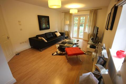 2 bedroom apartment to rent, Pembroke Road, Woking GU22