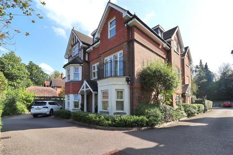 2 bedroom apartment to rent, Pembroke Road, Woking GU22