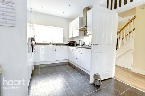 4 bedroom detached house for sale, Siddington Drive, Aylesbury