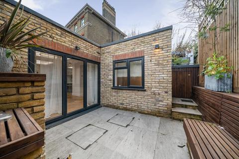 1 bedroom detached house for sale, Elms Road, Clapham