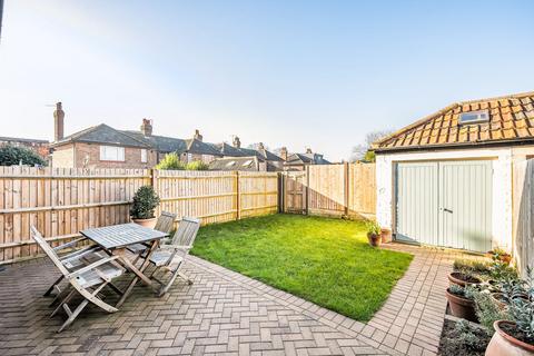 5 Stretton Road, Richmond, TW10 7QH