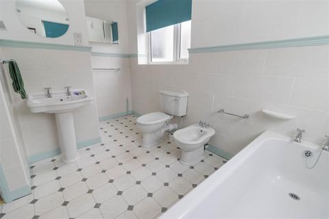 3 bedroom terraced house for sale, Windsor Gardens, North Shields