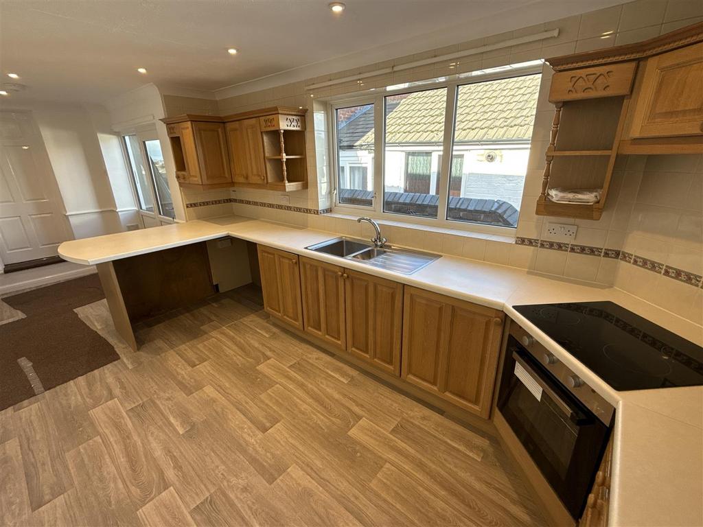 Kitchen 1.JPG