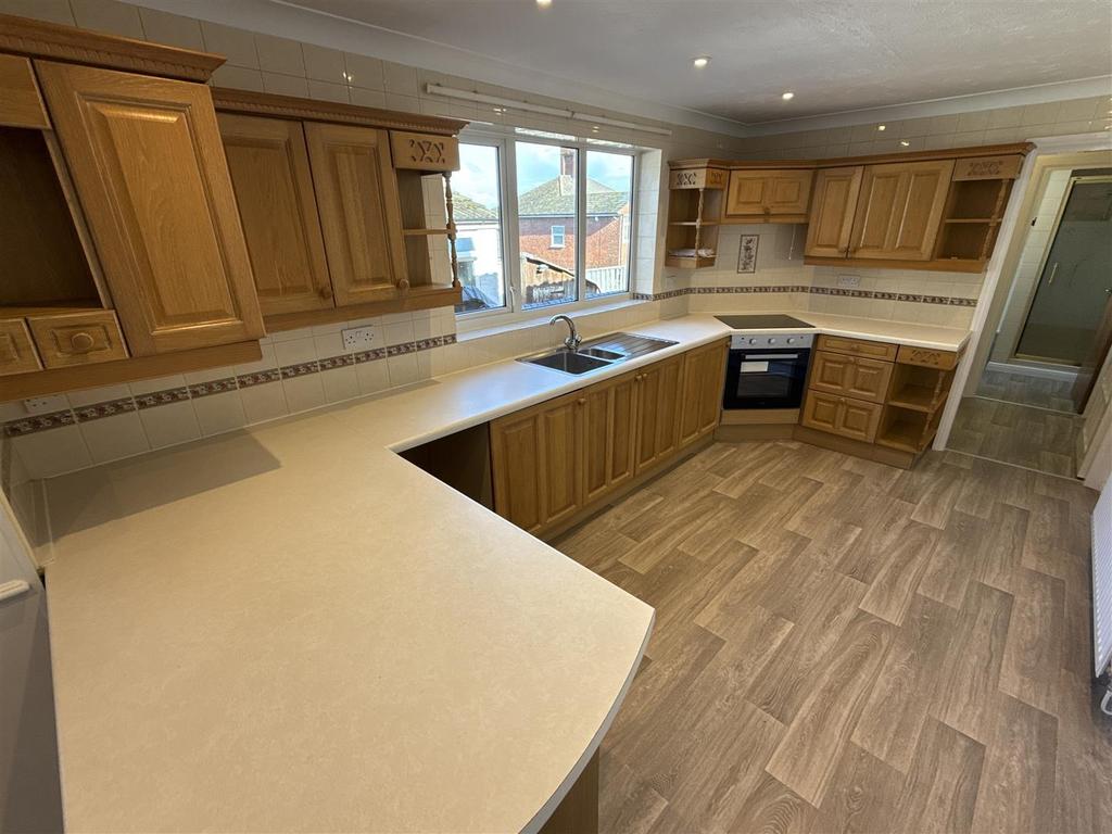 Kitchen 2.JPG