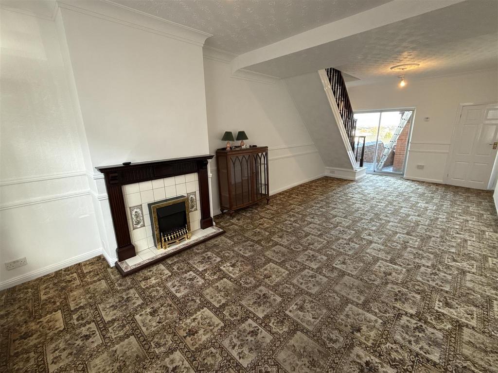 Living room 1.JPG