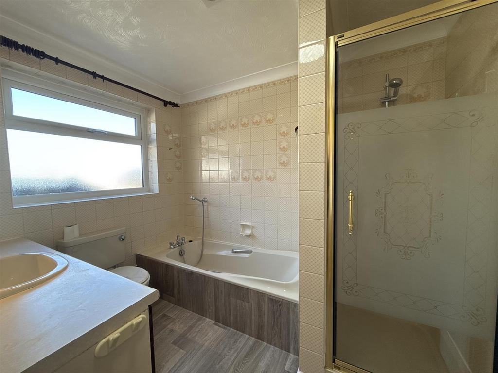 Bathroom 1.JPG