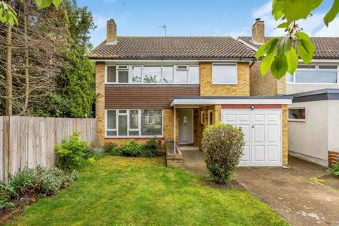 3 bedroom detached house to rent, Saxonbury Avenue, Sunbury-On-Thames TW16