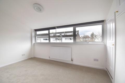 3 bedroom end of terrace house to rent, Ingrams Close, Hersham Village, KT12