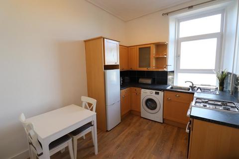 2 bedroom flat to rent, Orchard Place, Top Floor, AB24