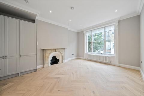 Studio to rent, Kensington Gardens Square, London, W2