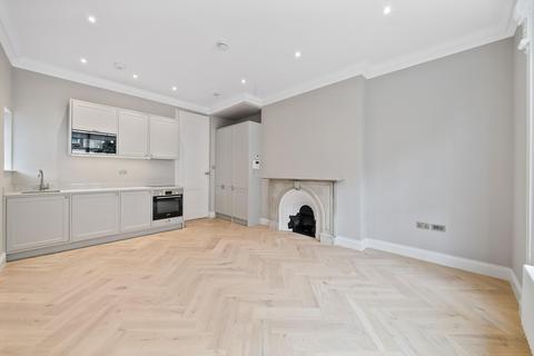 Studio to rent, Kensington Gardens Square, London, W2