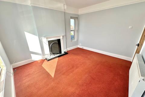 2 bedroom apartment to rent, Warbro Road, Torquay, TQ1