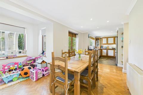 75 Pine Gardens, Ruislip, HA4 9TS
