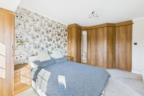 75 Pine Gardens, Ruislip, HA4 9TS