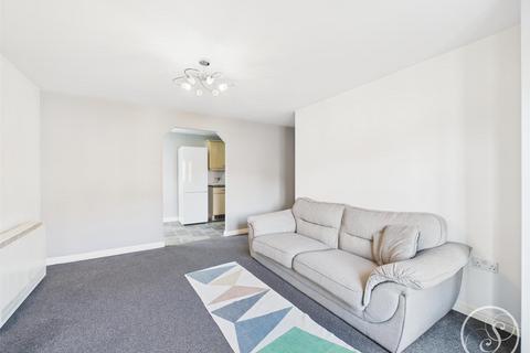 2 bedroom flat to rent, Pennyfield Close, Leeds