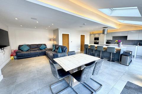 12 Alexander Drive, Bury, BL9 8PF