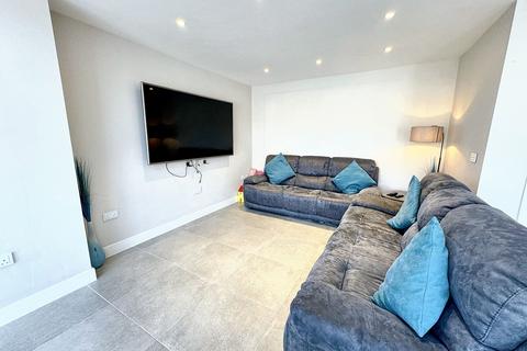 12 Alexander Drive, Bury, BL9 8PF