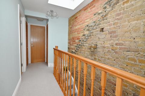 12 Prospect Crescent, Twickenham, TW2 7EA