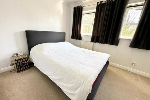 2 bedroom terraced house to rent, Acer Drive, Woking GU24