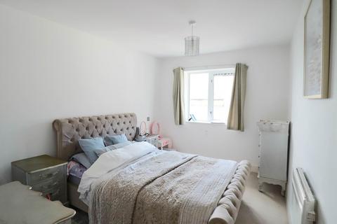 2 bedroom apartment for sale, South Road, Hillside, BS23
