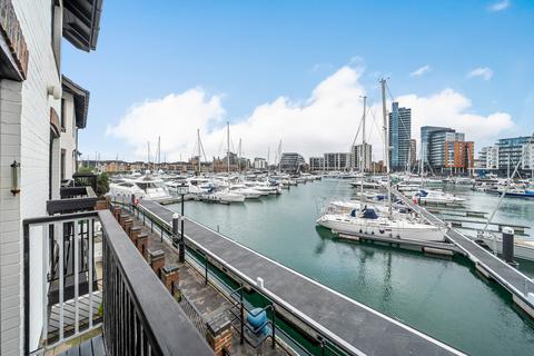 3 bedroom house for sale, Calshot Court, Channel Way, Ocean Village, Southampton, SO14