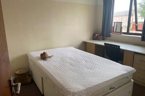 3 bedroom house to rent, Montpelier Road, Nottingham NG7