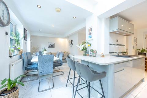 10 Snowford Close, Shirley, Solihull, B90 1DA