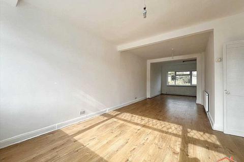 3 bedroom end of terrace house for sale, Gainsborough Gardens, Edgware