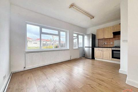 3 bedroom end of terrace house for sale, Gainsborough Gardens, Edgware