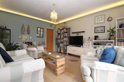 2 bedroom flat for sale, Northumberland Avenue, Margate