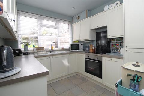 2 bedroom flat for sale, Northumberland Avenue, Margate