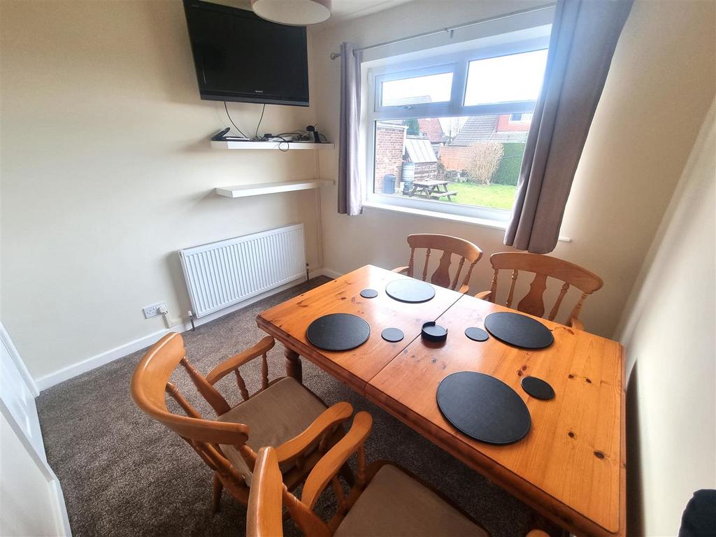 Bedroom 2 / Dining Room