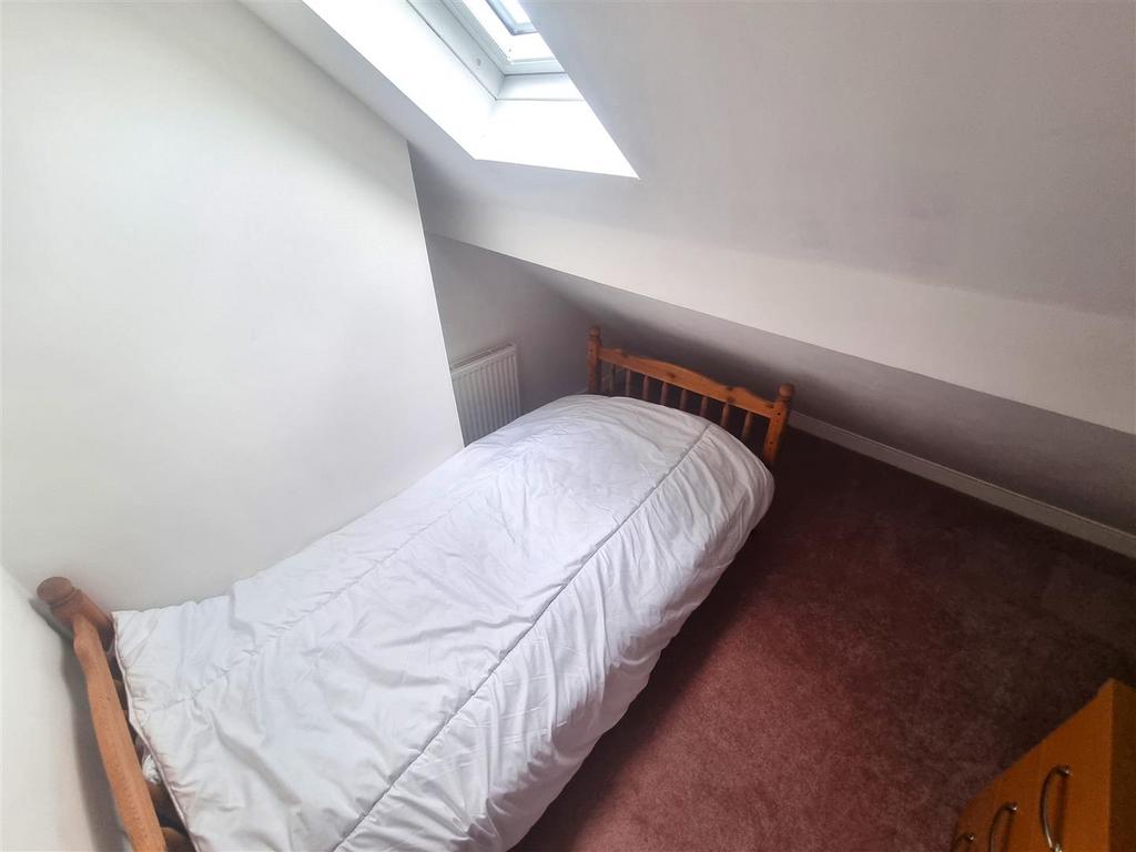 Bedroom 4 / Single