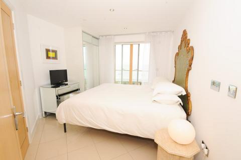 2 bedroom apartment to rent, Honeycombe Beach