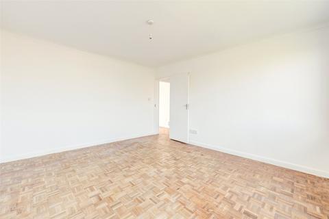 2 bedroom flat for sale, Sheldon Court, Bath Road, Worthing, West Sussex, BN11