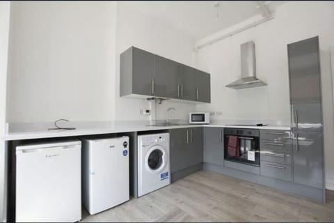 4 bedroom flat to rent, London Road, Leicester